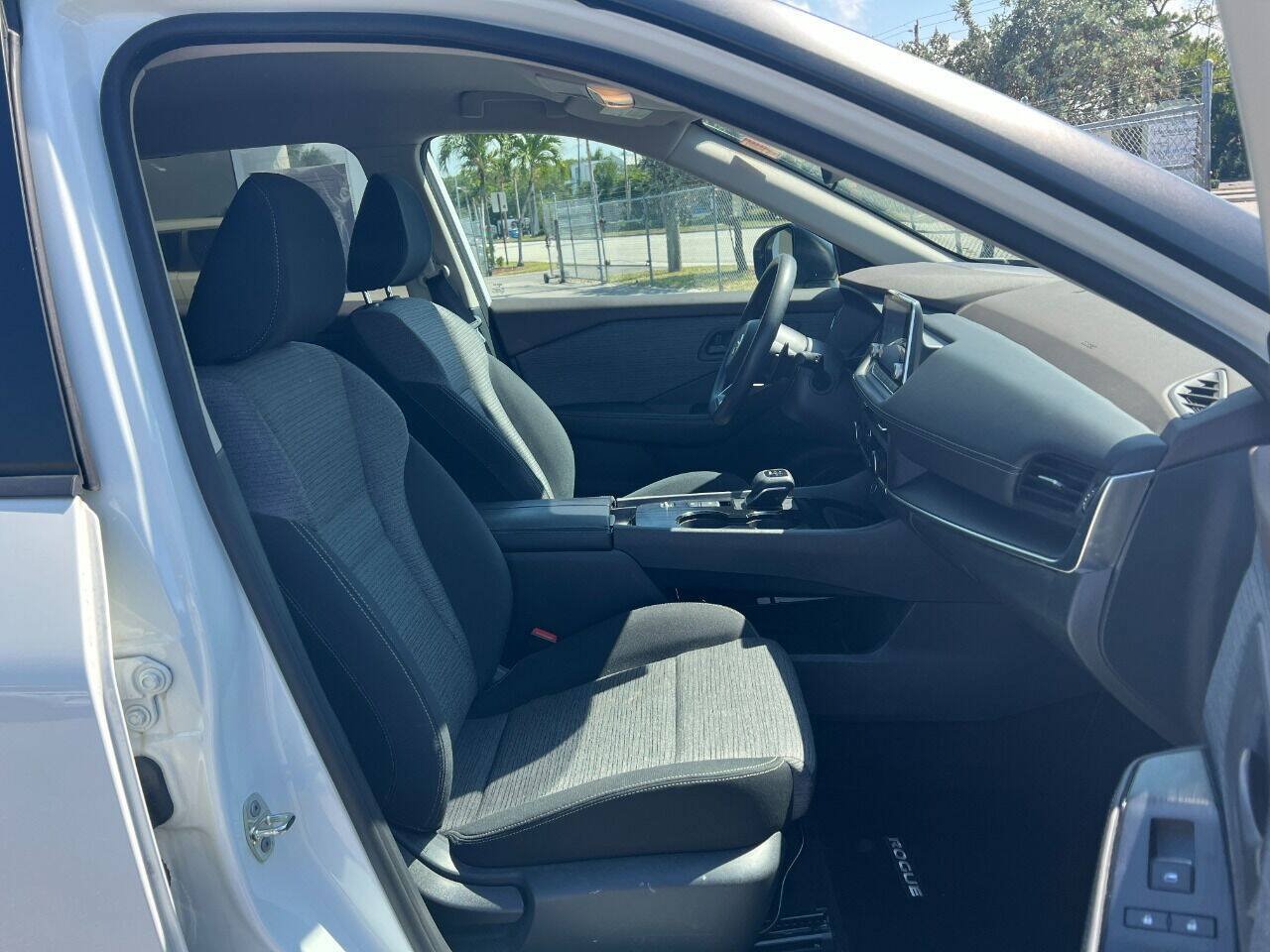 Used 2021 Nissan Rogue S FWD image 10