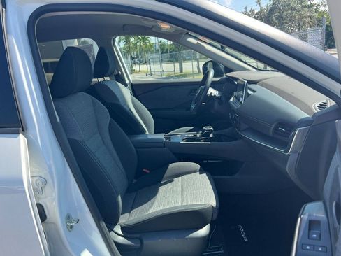 Used 2021 Nissan Rogue S FWD image 10