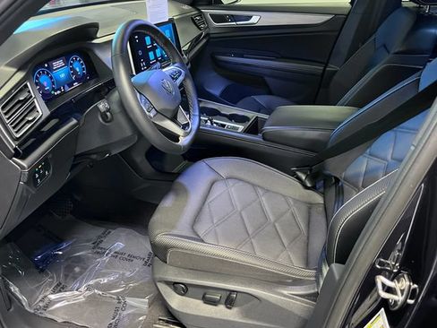 Certified 2024 Volkswagen Atlas Cross Sport SE FWD image 6