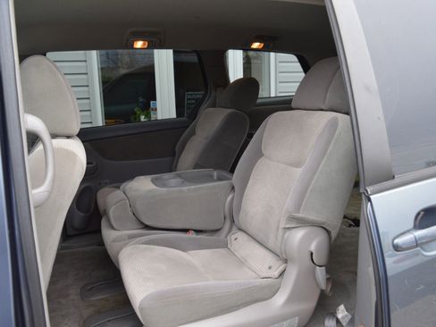 Used 2009 Toyota Sienna LE image 14