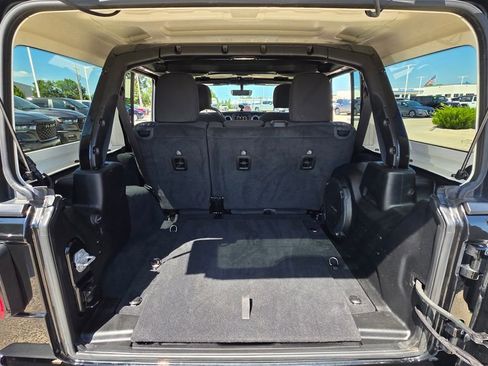 Certified 2022 Jeep Wrangler Unlimited Sahara w/ Cold Weather Group image 18