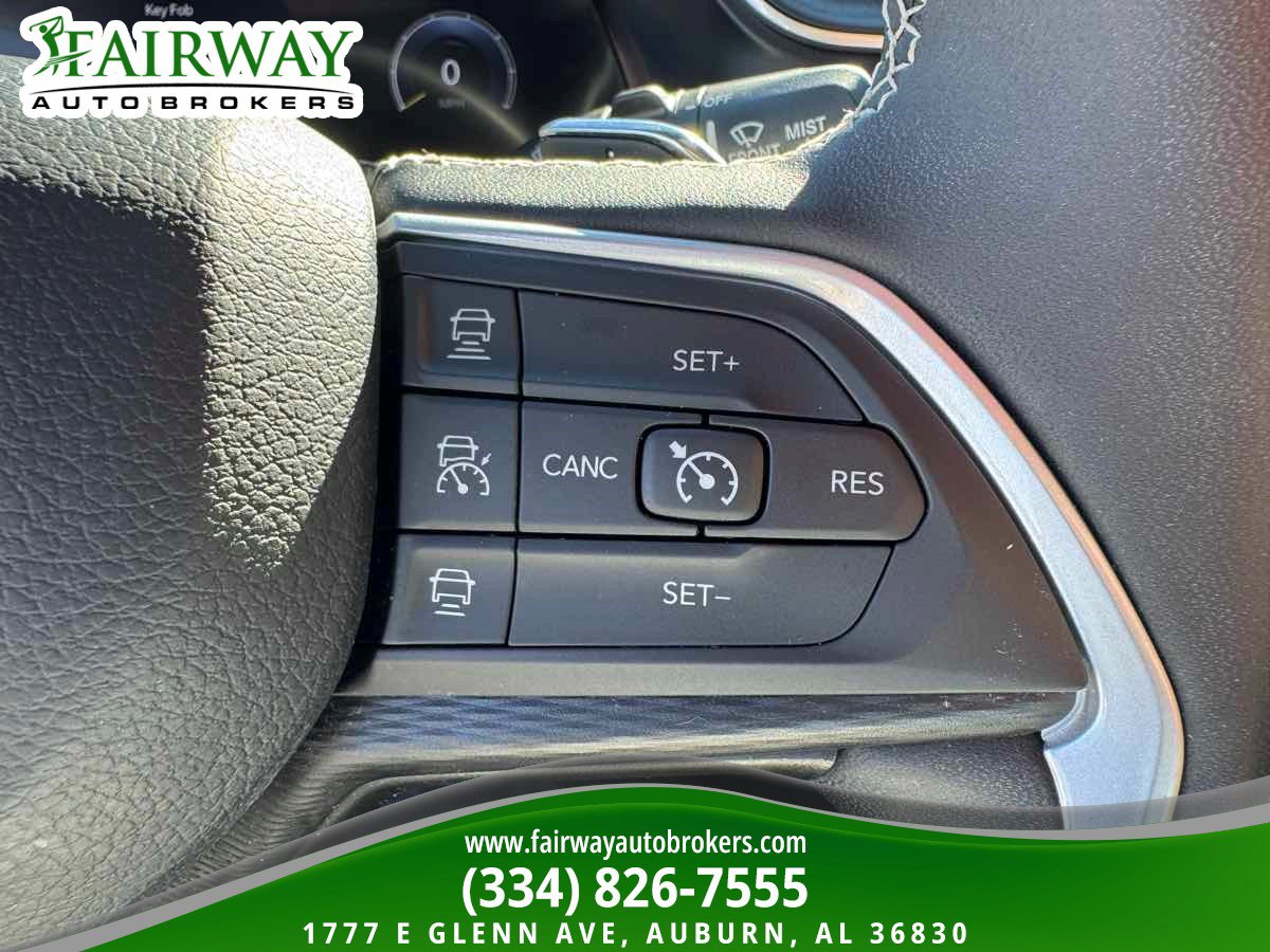 Used 2023 Jeep Grand Cherokee L Laredo AWD/4WD image 21