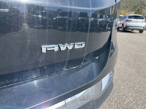 Used 2024 GMC Terrain SLT image 10