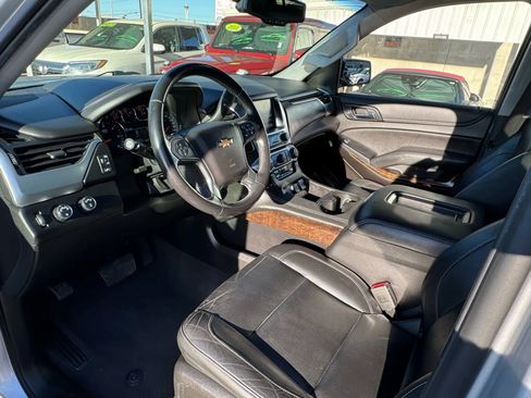 Used 2019 Chevrolet Suburban LT image 10