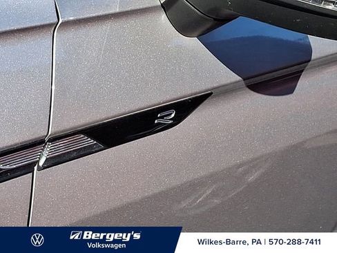 Certified 2022 Volkswagen Tiguan SE R-Line AWD/4WD image 11