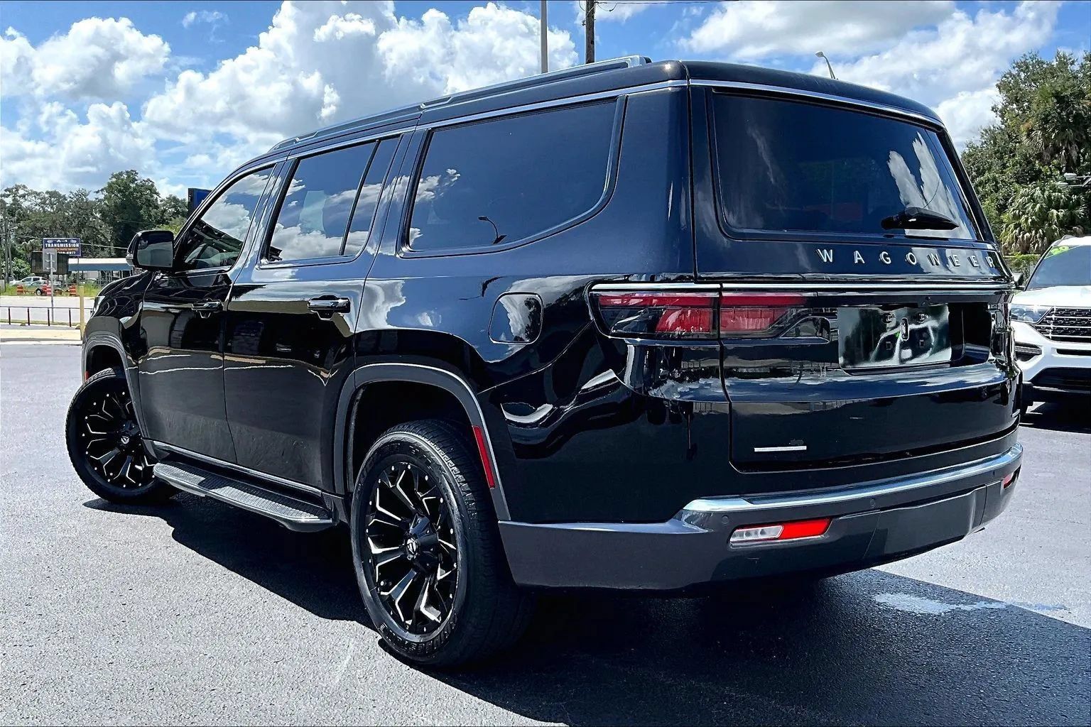 Used 2022 Jeep Wagoneer Series II AWD/4WD image 4
