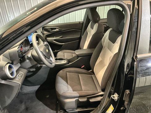 Used 2024 Chevrolet Trax LS image 17