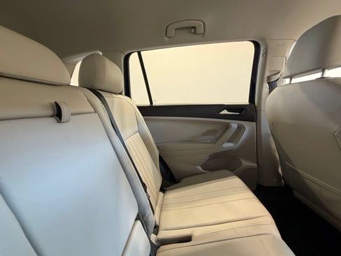 Certified 2023 Volkswagen Tiguan SE FWD image 36