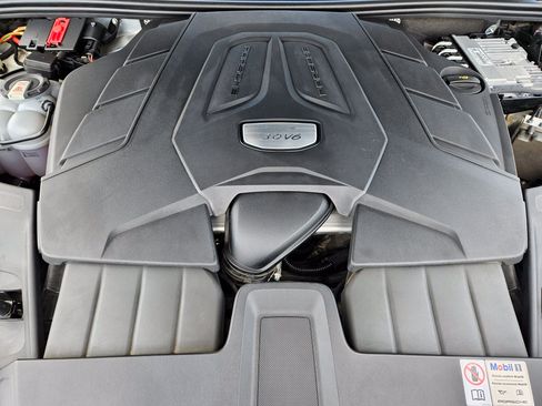 Certified 2023 Porsche Cayenne AWD/4WD image 30