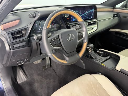 Used 2024 Lexus ES 350 w/ Technology Package image 4