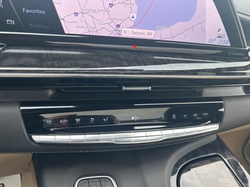 Used 2021 Cadillac Escalade Premium Luxury w/ Performance Package image 33