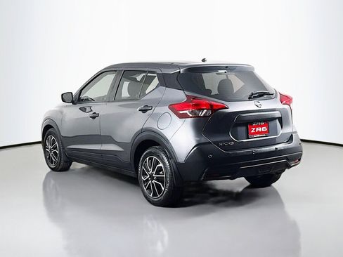 Used 2020 Nissan Kicks S image 3
