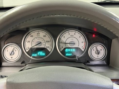 Used 2010 Chrysler Town & Country Touring FWD image 33