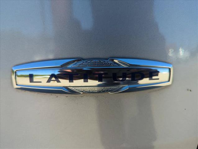 Used 2015 Jeep Cherokee Latitude FWD image 23