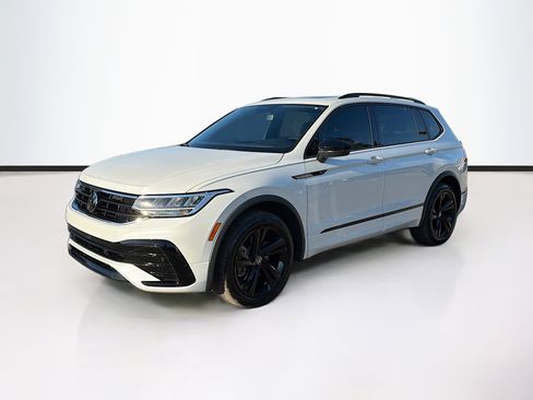 Used 2023 Volkswagen Tiguan SE R-Line image 7