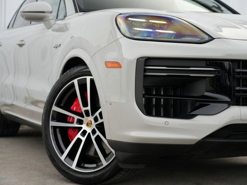 Used 2024 Porsche Cayenne Turbo image 74
