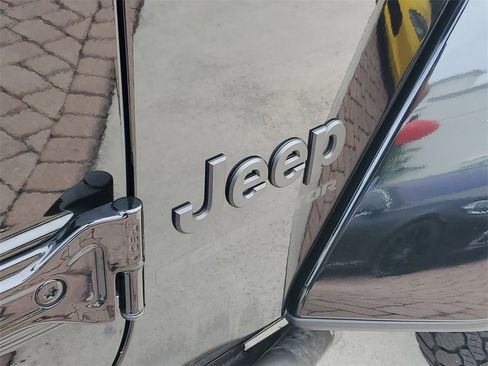 Used 2024 Jeep Gladiator Sport image 9