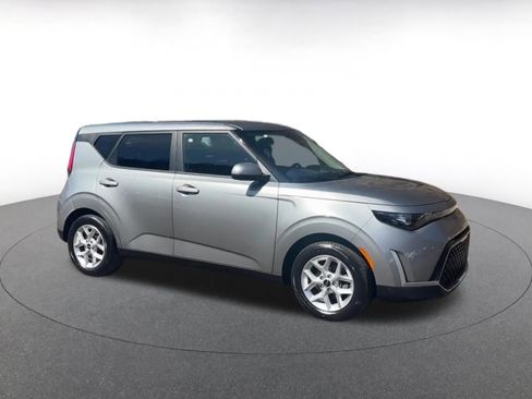 Used 2025 Kia Soul LX w/ LX Technology Package image 2