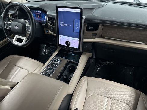 Used 2024 Ford Expedition Limited image 11