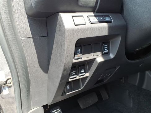 Used 2024 Nissan Frontier SL w/ Technology Package image 7