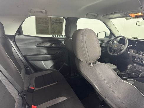 Used 2025 Chevrolet TrailBlazer LT AWD/4WD image 35