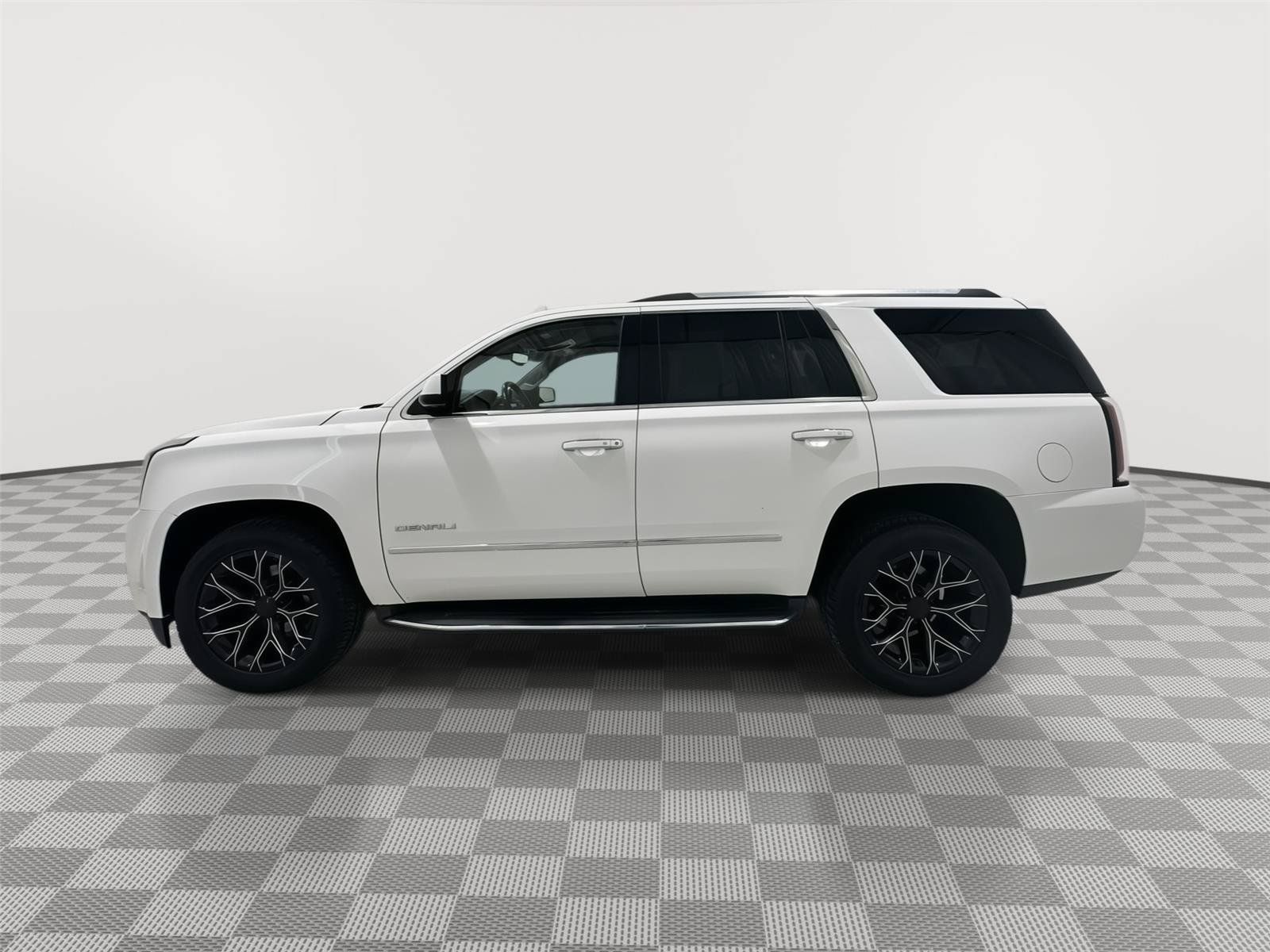 Used 2017 GMC Yukon Denali AWD/4WD image 2