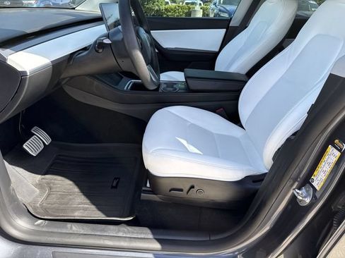 Used 2022 Tesla Model Y Performance AWD/4WD image 18