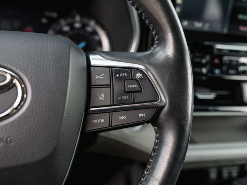 Certified 2021 Toyota Highlander Platinum image 32