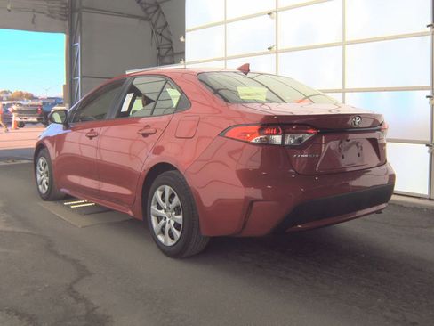 Used 2021 Toyota Corolla LE image 11