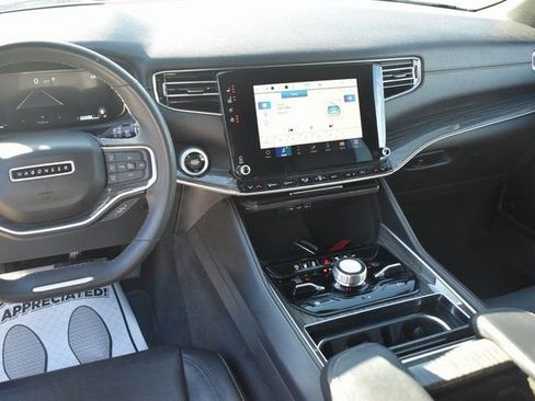 Used 2022 Jeep Wagoneer Series III AWD/4WD image 17