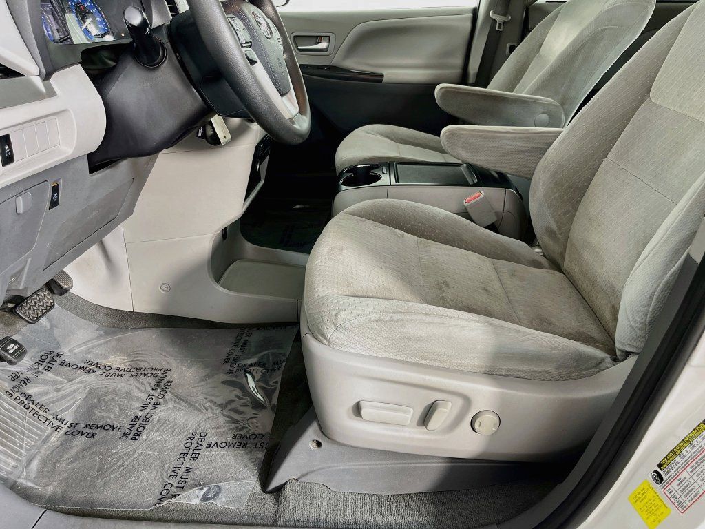 Used 2020 Toyota Sienna LE FWD image 23