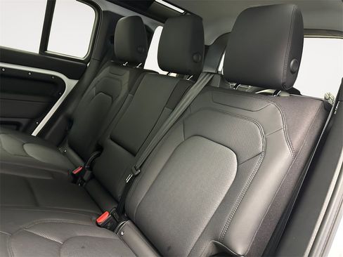 Used 2025 Land Rover Defender 110 S image 13