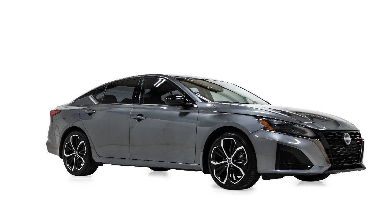 Used 2024 Nissan Altima 2.5 SR w/ SR Premium Package FWD image 1
