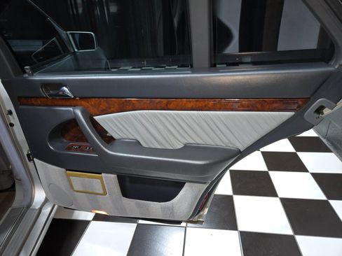 Used 1999 Mercedes-Benz S 500 Sedan image 82