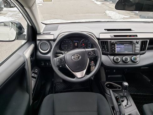 Used 2018 Toyota RAV4 LE image 14
