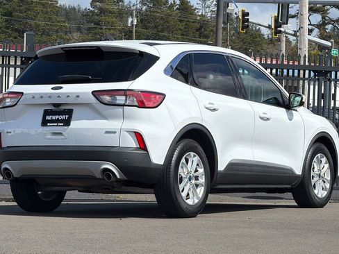 Used 2020 Ford Escape SE image 3