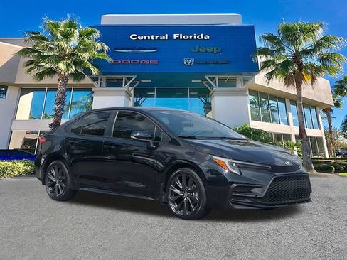 Used 2025 Toyota Corolla SE FWD image 2