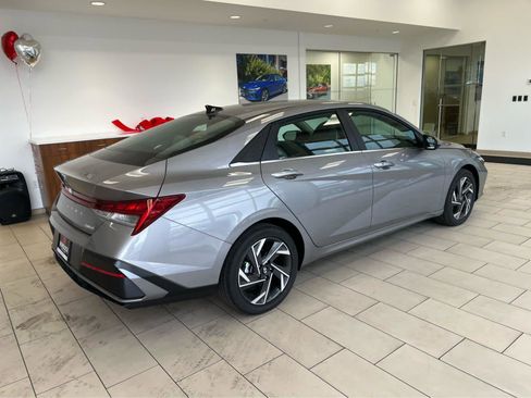 New 2026 Hyundai Elantra Limited FWD image 7