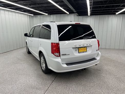 Used 2019 Dodge Grand Caravan SXT image 4