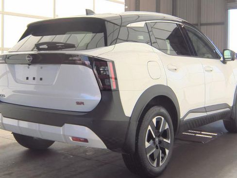 Used 2025 Nissan Kicks SR FWD image 2