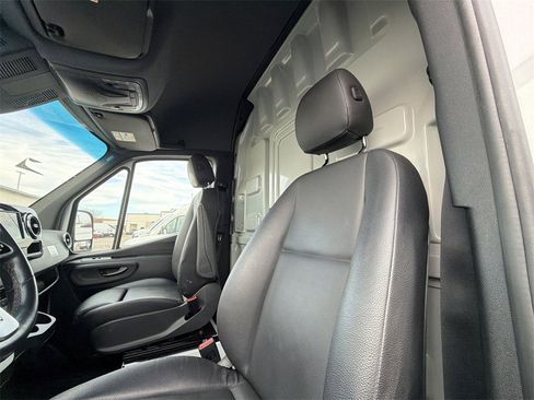 Used 2024 Mercedes-Benz Sprinter 2500 image 7