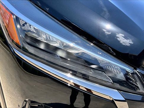 Certified 2024 Nissan Kicks SR w/ SR Premium Package FWD image 27