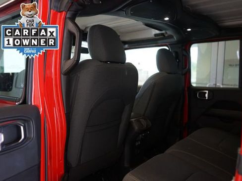 Used 2025 Jeep Wrangler Unlimited Sahara AWD/4WD image 26