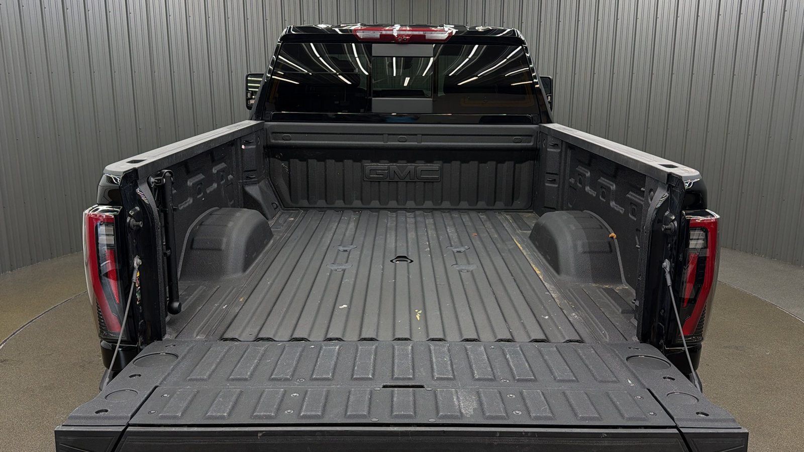 Used 2025 GMC Sierra 2500 AT4 w/ AT4 Premium Plus Package AWD/4WD image 17