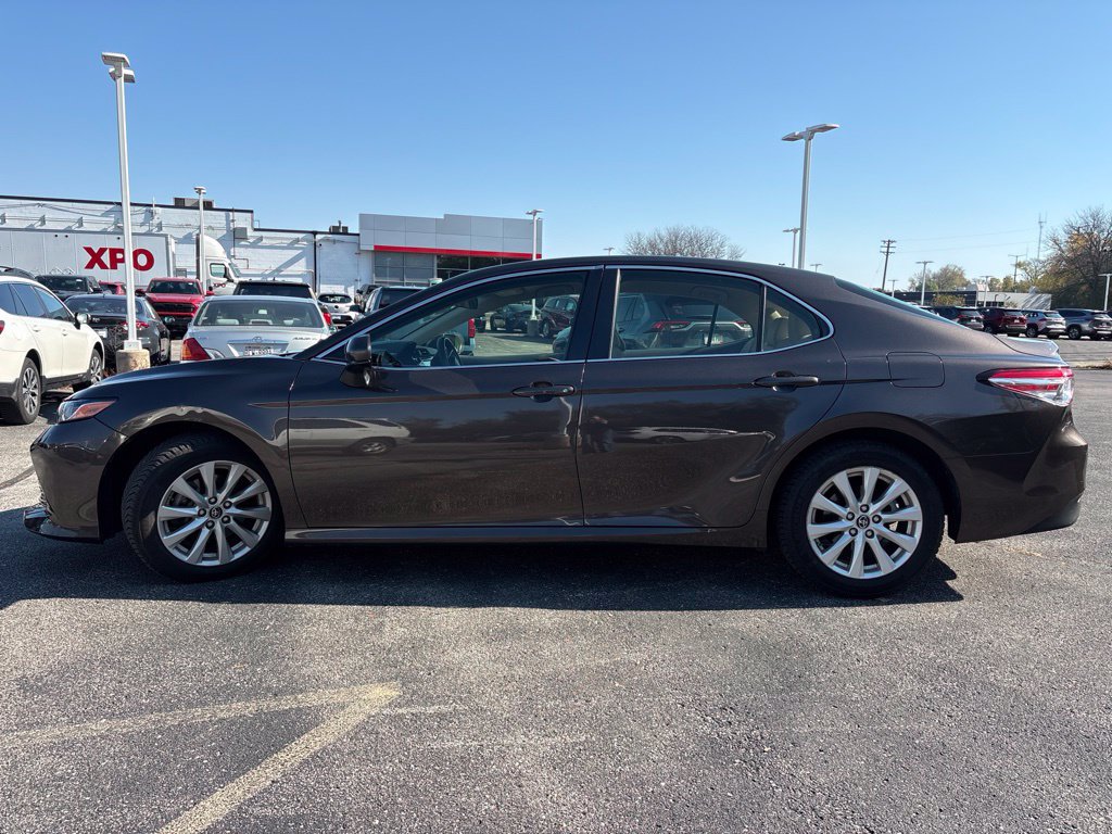 Used 2018 Toyota Camry LE FWD image 3