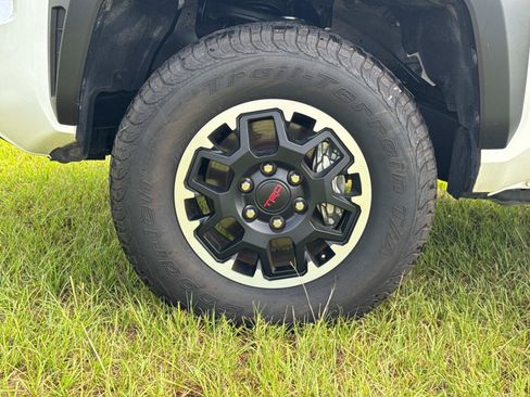Used 2025 Toyota Tacoma TRD Off-Road AWD/4WD image 10