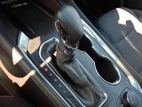 Used 2022 Chevrolet Traverse LT image 17