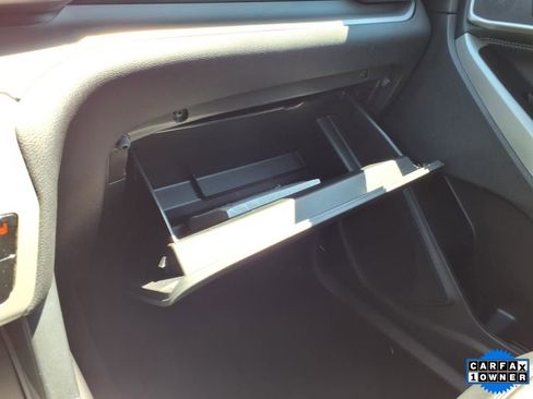 Used 2024 Ford Explorer XLT w/ Equipment Group 202A image 9