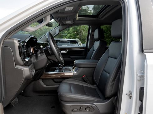 Used 2024 Chevrolet Silverado 1500 RST image 2