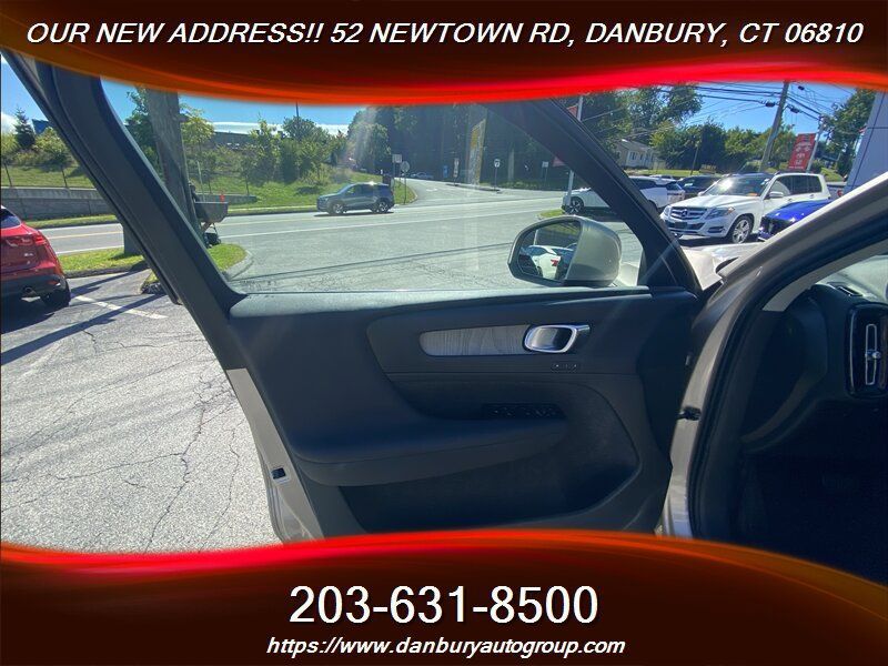 Used 2024 Volvo XC40 B5 Plus AWD/4WD image 12